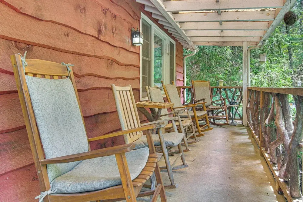 20-acre Cabin w/ Pond: 6 Mi to River Arts District