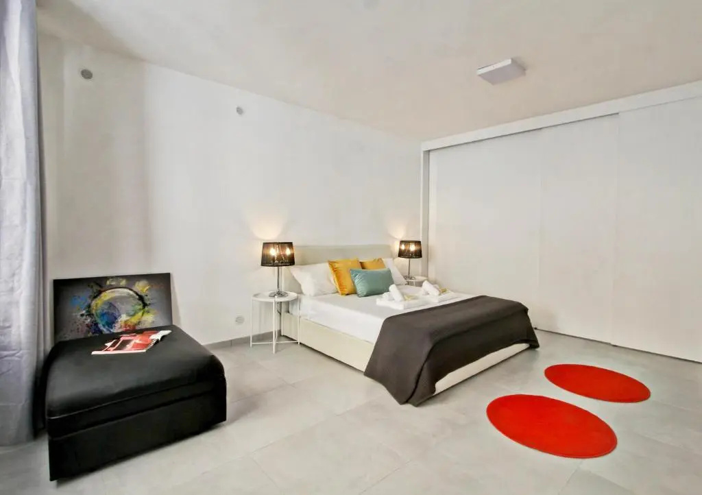 1 Bedroom Apartment