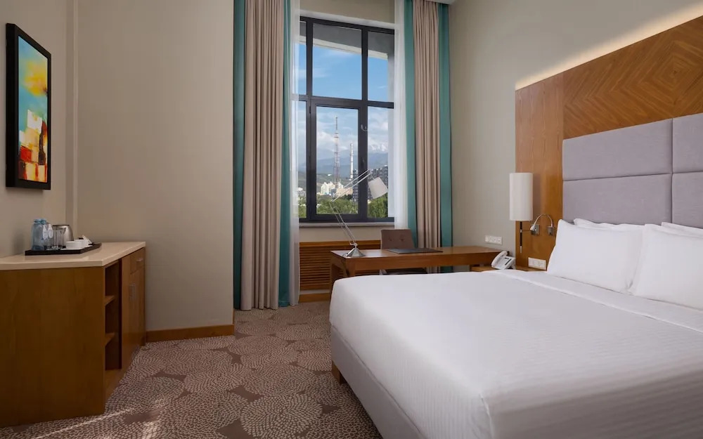 Двухместный room Guest семейный двуспальная кровать в Отель DoubleTree by Hilton Almaty