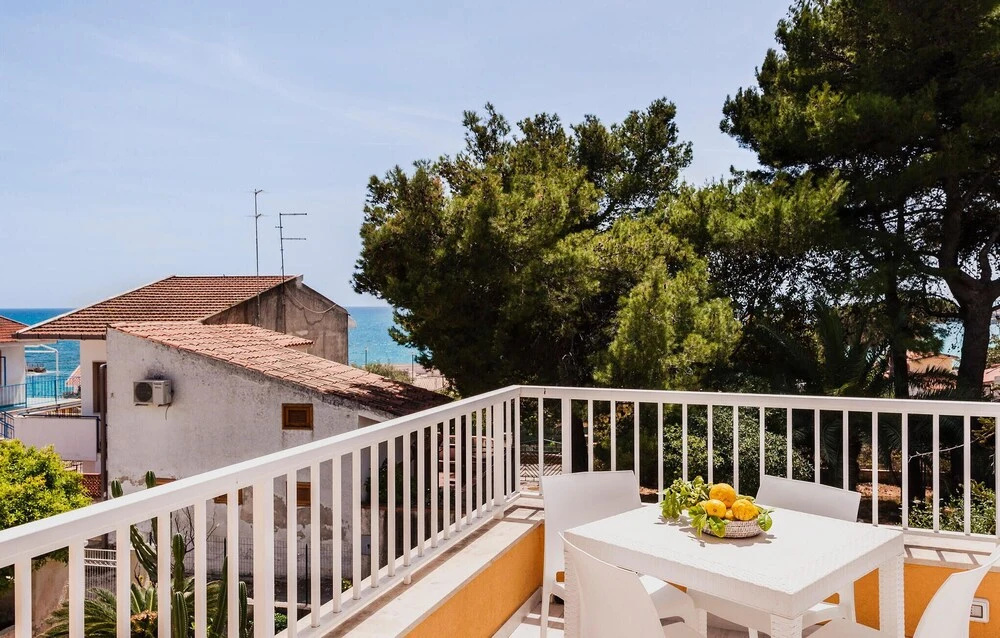 Amazing Home in Siracusa With Wifi, 2 Bedrooms and Outdoor Swimming Pool