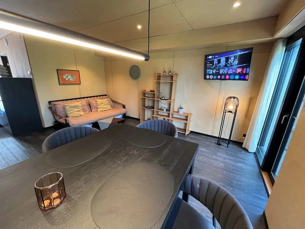 Deluxe Studio