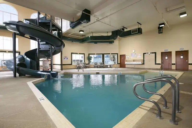 Super 8 By Wyndham Fort Nelson - фото 3