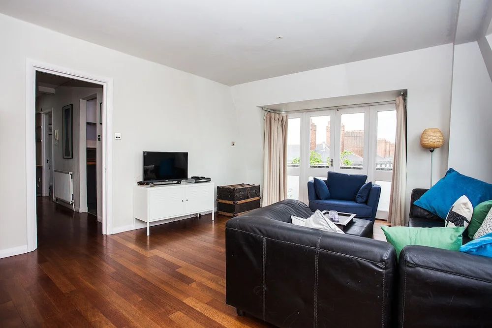 Spacious Top-Floor Flat With Stunning Roof Terrace