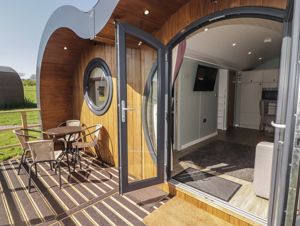 The Hazel Hobbit Pod