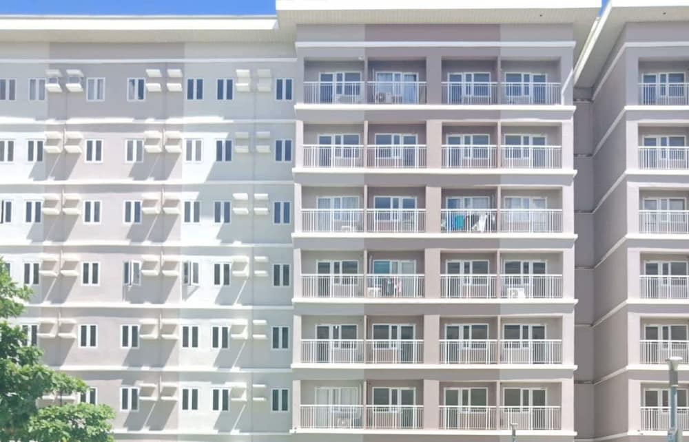 Trees Residences by Jhoms Kaizer