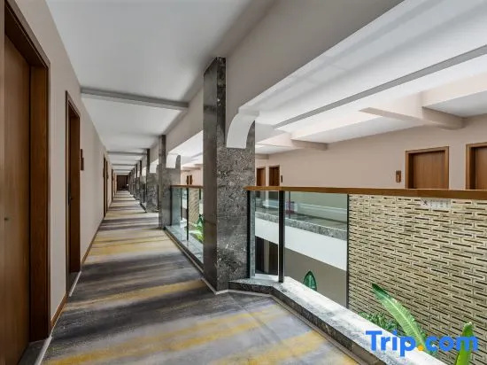 Qin Luxe · Qingyuefu Courtyard Hotel (Leshan High-Speed Rail Station Shihow Plaza Branch) in Leshan