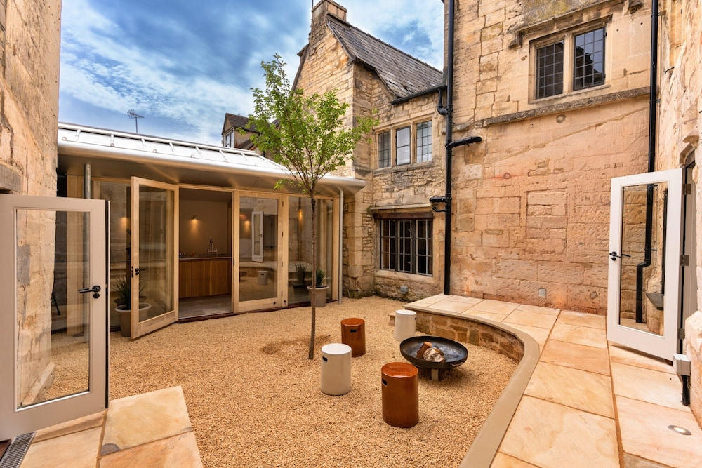 Holiday Home in Painswick, No Deposit