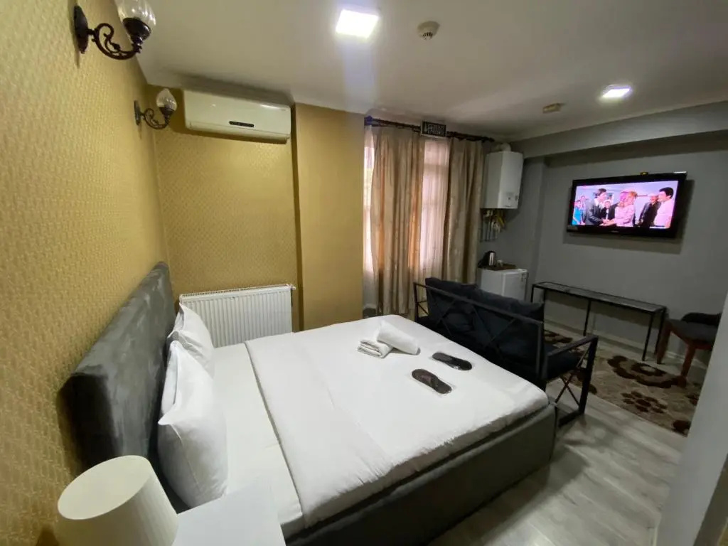 Standard Double room with balcony (full double bed)