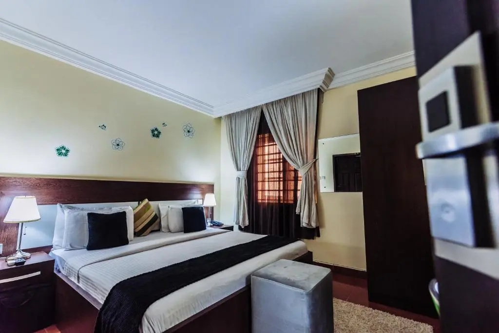 Deluxe Double room (full double bed)