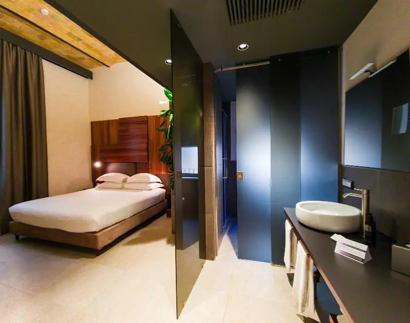 Standard Double room (full double bed)