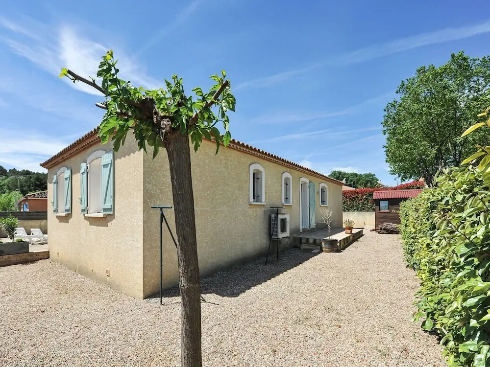 Spacious Holiday Home in Aigues Vives