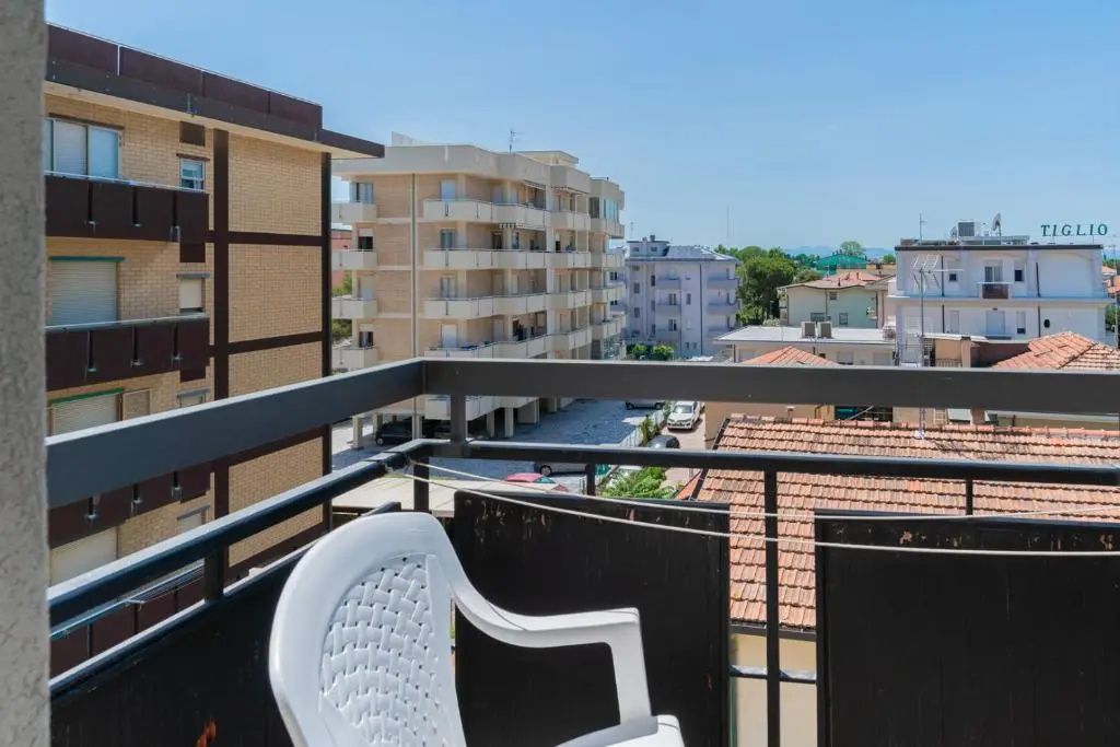 Standard Quintuple room with partial sea view