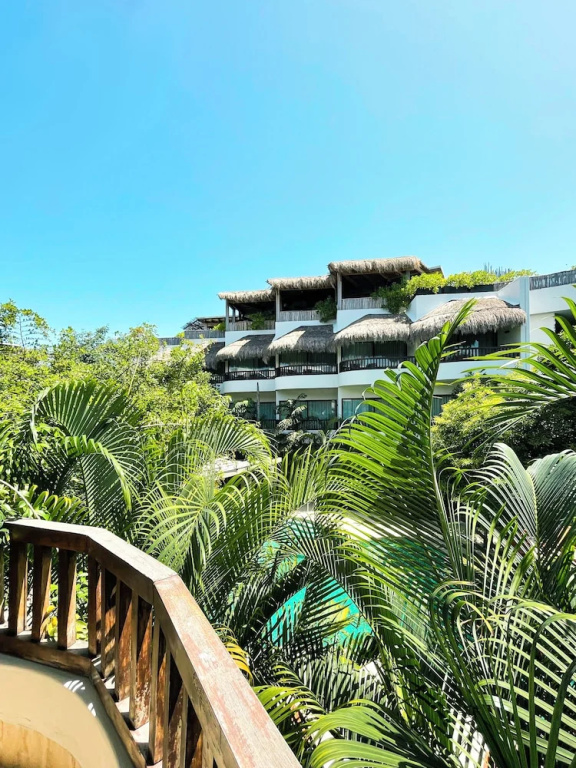 Deluxe Double room with balcony and with garden view (full double bed)
