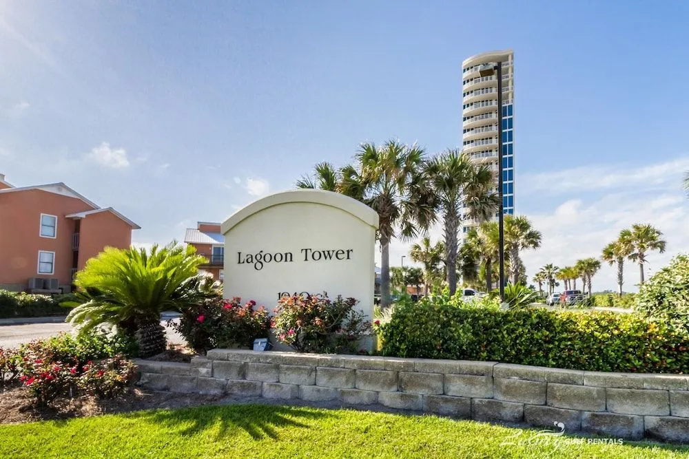 Lagoon Tower PH 17