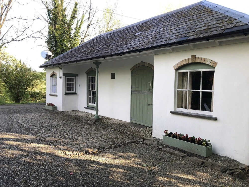 Idyllic Location, Stunning Views, Relax & Refresh in Peace & Comfort