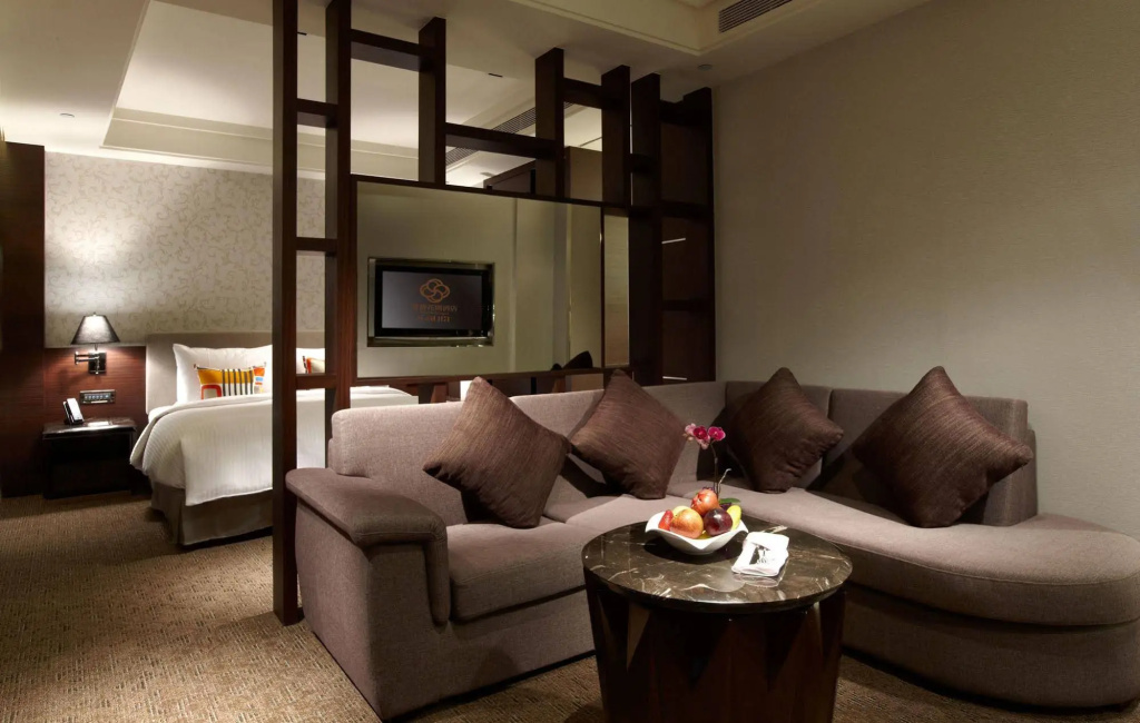 S Aura Hotel - 2