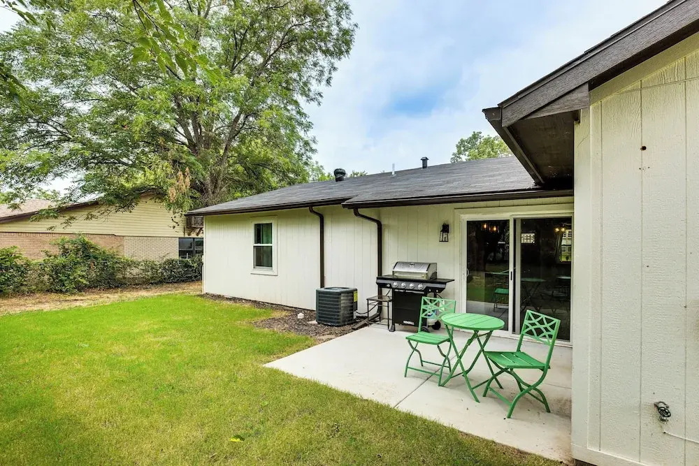 Walk to Lewisville Lake: Dog-friendly Texas Home
