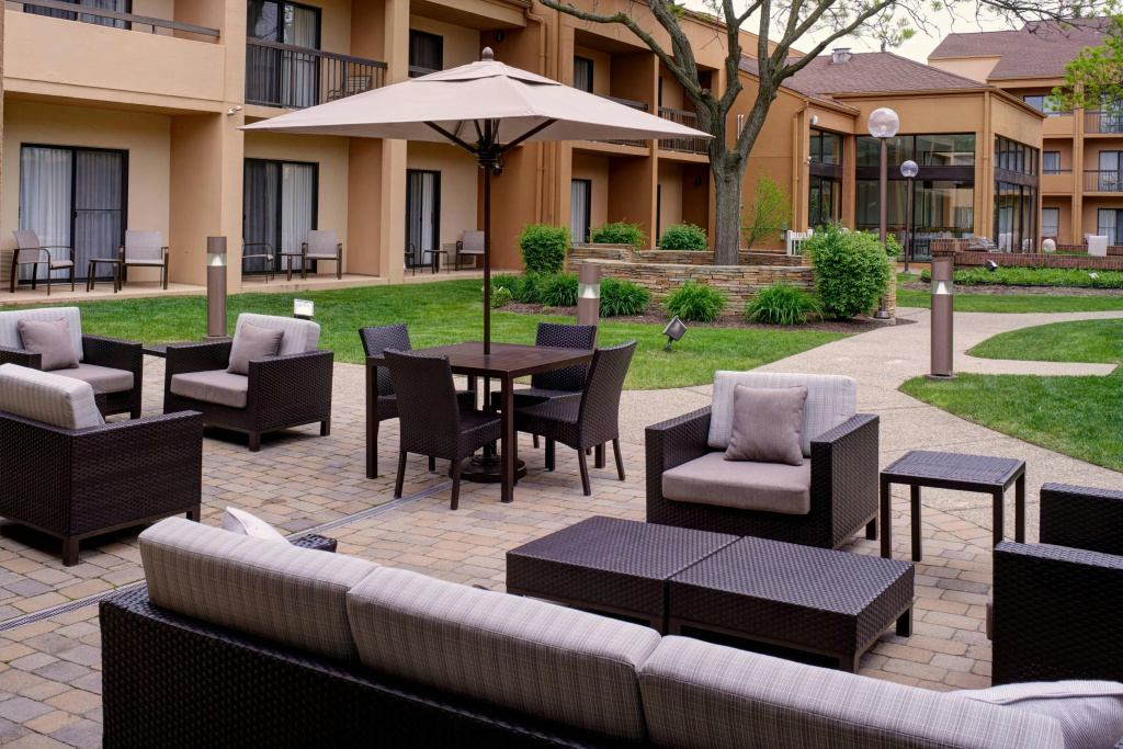 Courtyard by Marriott Detroit Dearborn