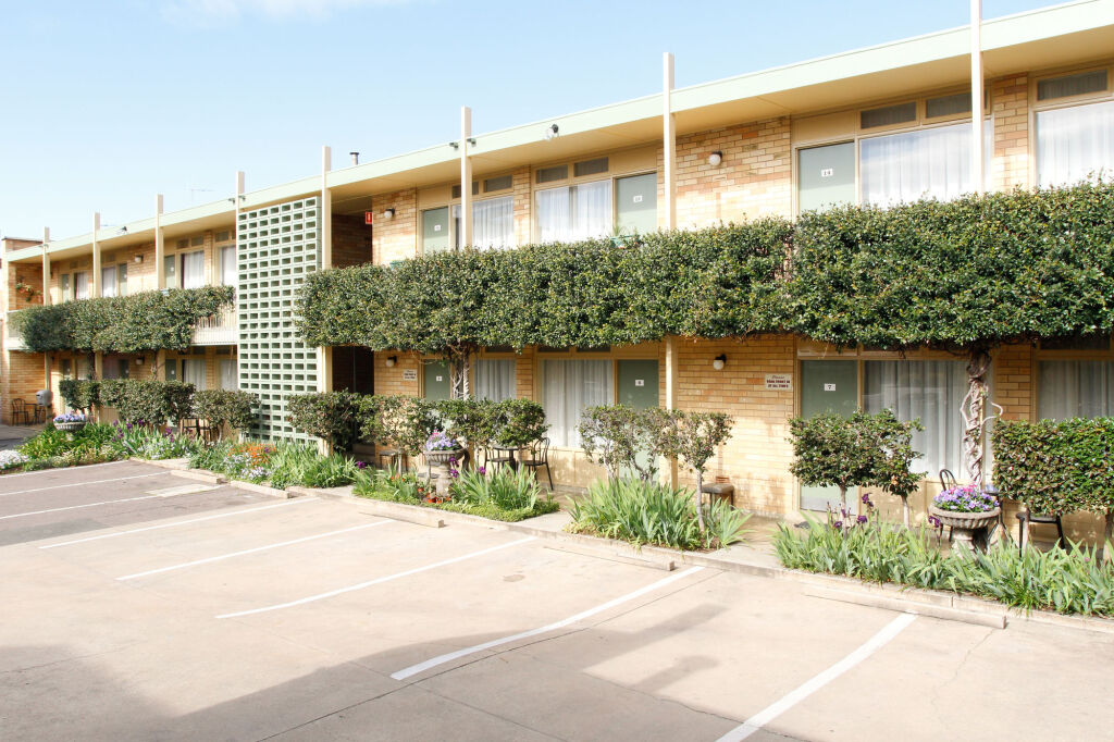 Mid City Motor Inn Queanbeyan image