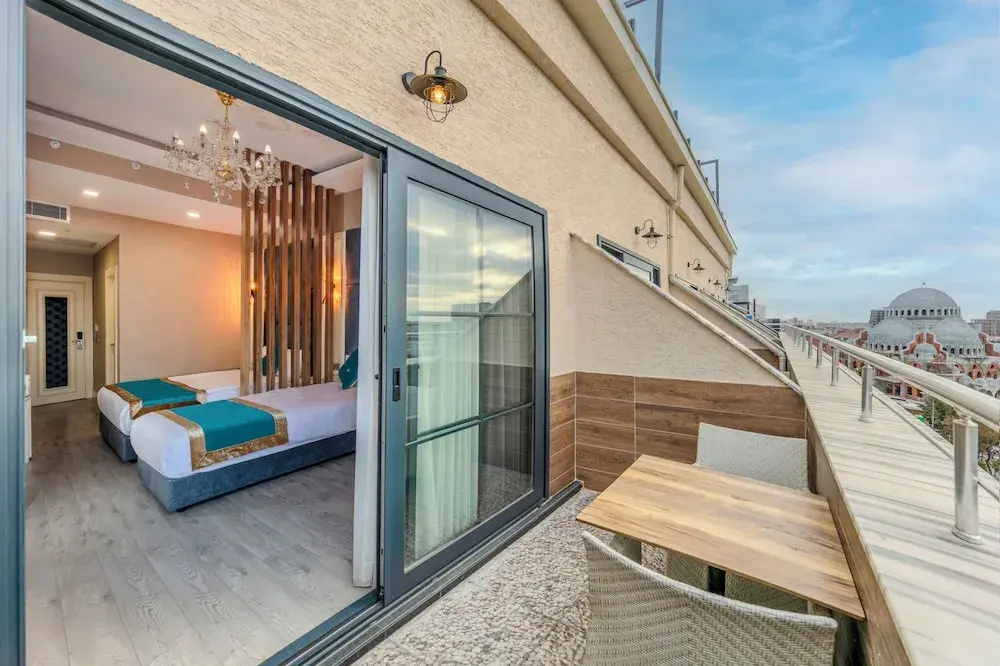 Deluxe Triple room with balcony