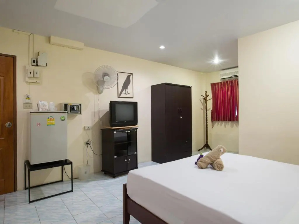 Deluxe Double room (full double bed)