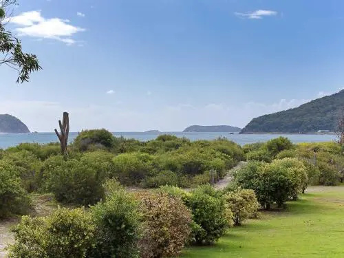 1 'Intrepid', 3 Intrepid Close - Amazing views of Shoal Bay, only 100m from the Beach