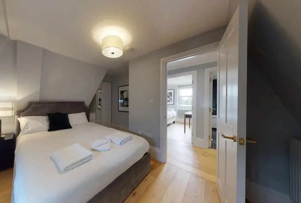 Kensington Queens Gate Apartment