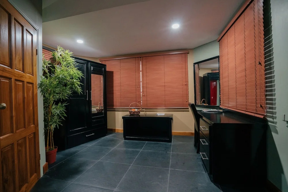Deluxe Double room (full double bed)