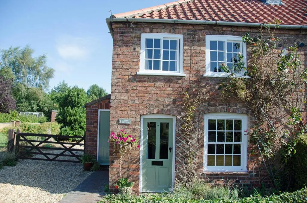 2 Bedrooms Cottage
