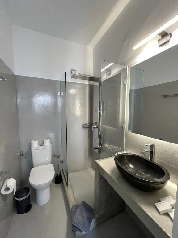 2 Bedrooms Family Suite with pool view