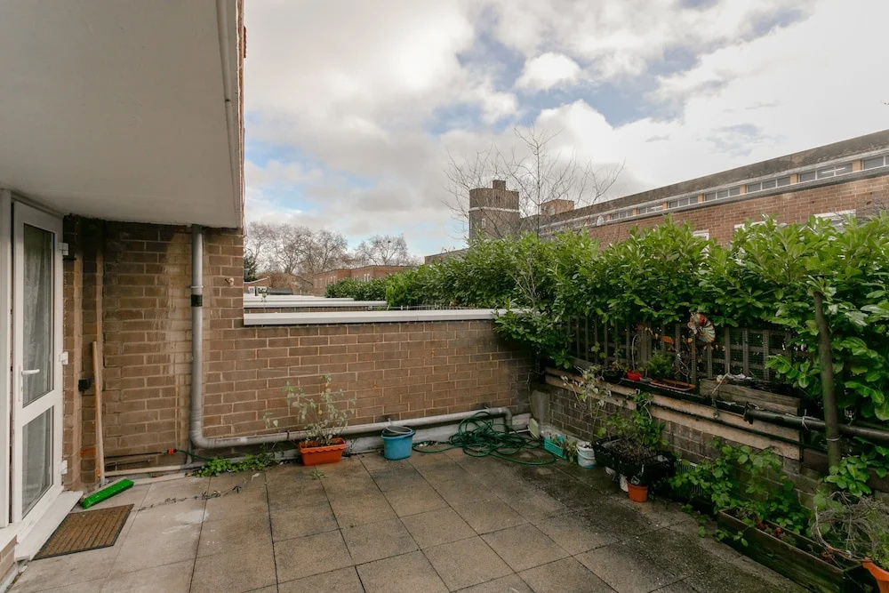 2 Bedroom Apartment in White City