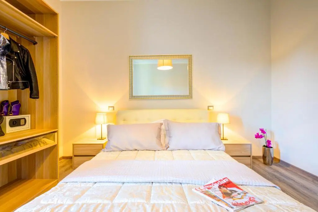Deluxe Double room (full double bed)