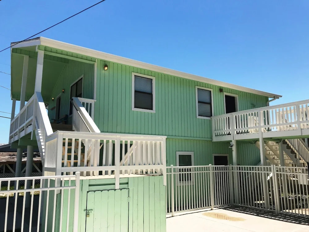 Paradise Hideout - One Bedroom Townhome