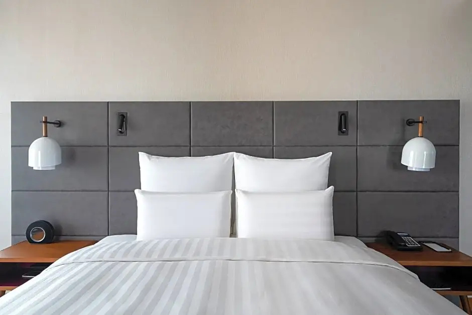 Double Suite with city view (full double bed)
