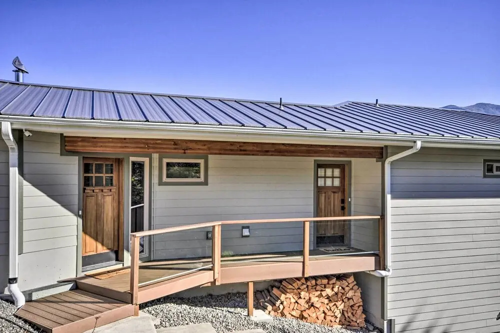 Scenic Studio w/ Loft & View of the Columbia River