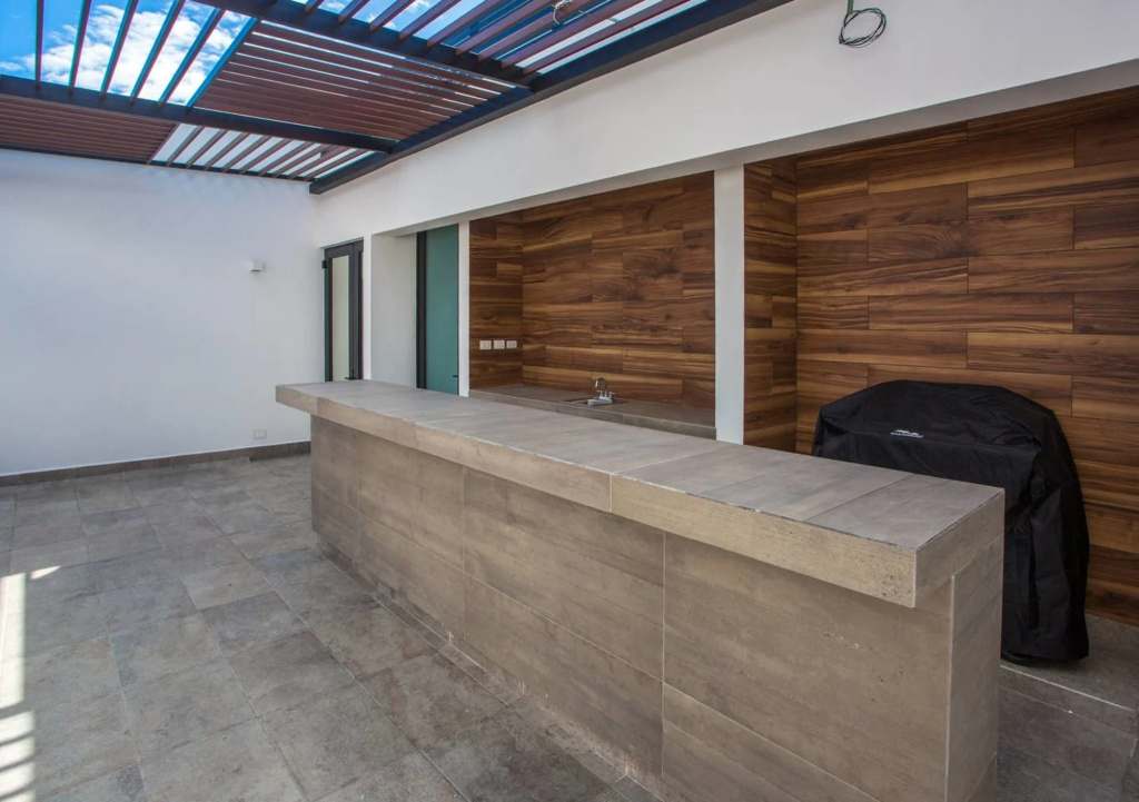 Amazing 2BR Condo w Pool Views Dream Location