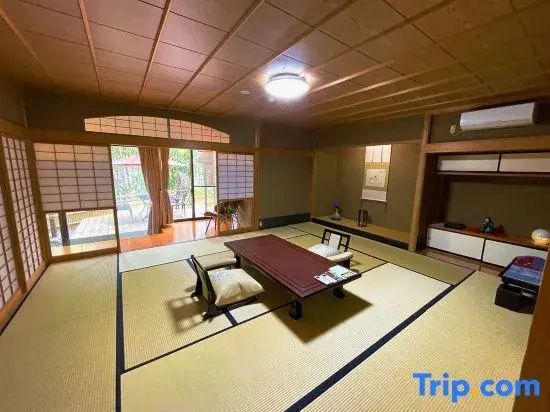 Standard room with mountain view