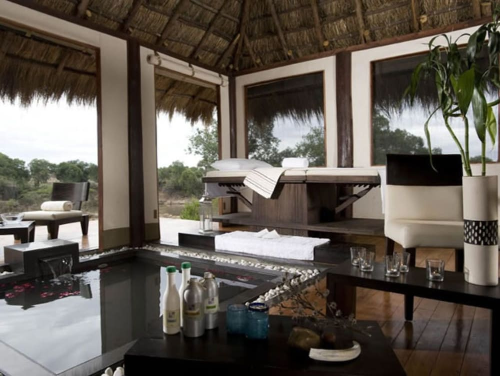 Ngerende Island Lodge - Adults Only