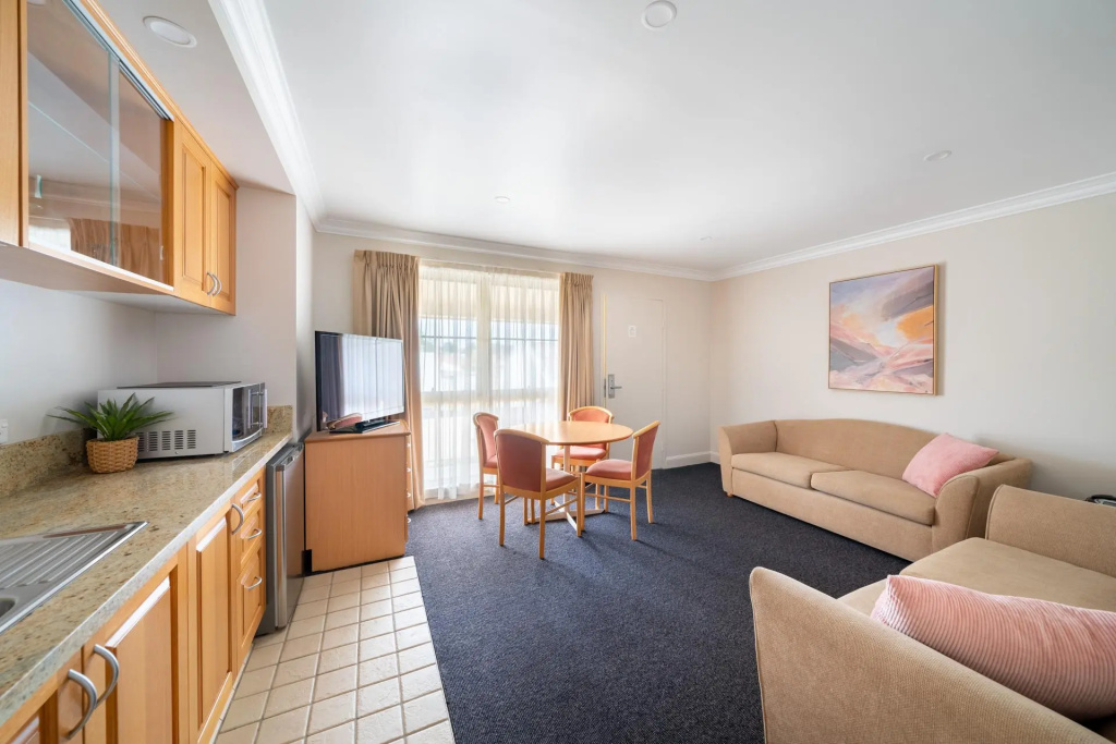 Double Suite (full double bed)