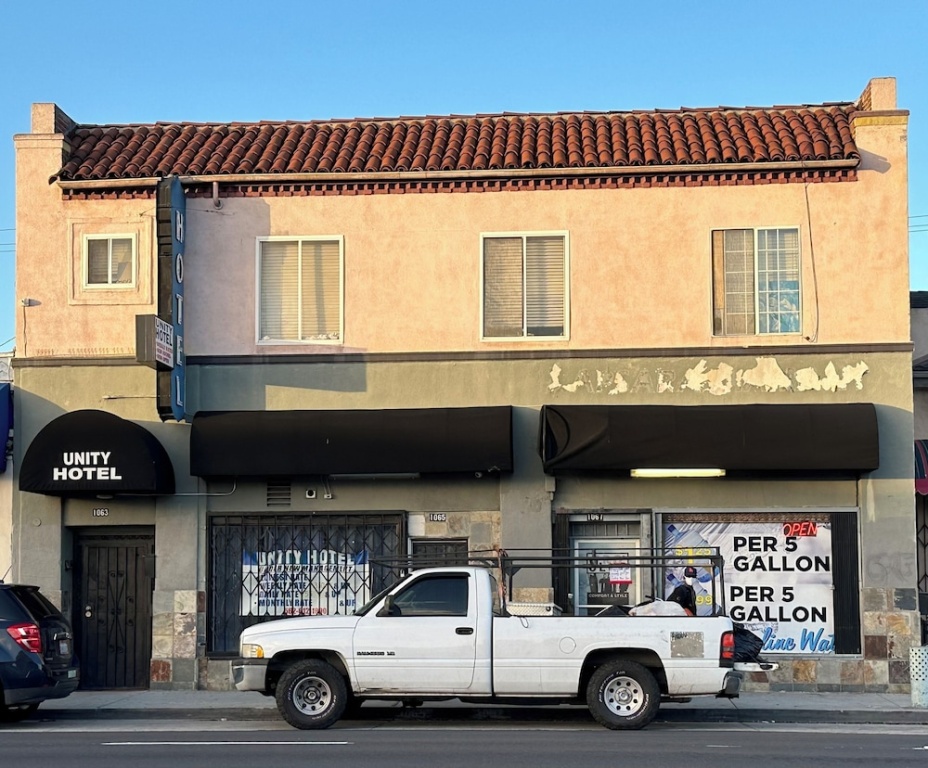 Unity Hotel - No Parking & Rooms Are Upstairs — фото