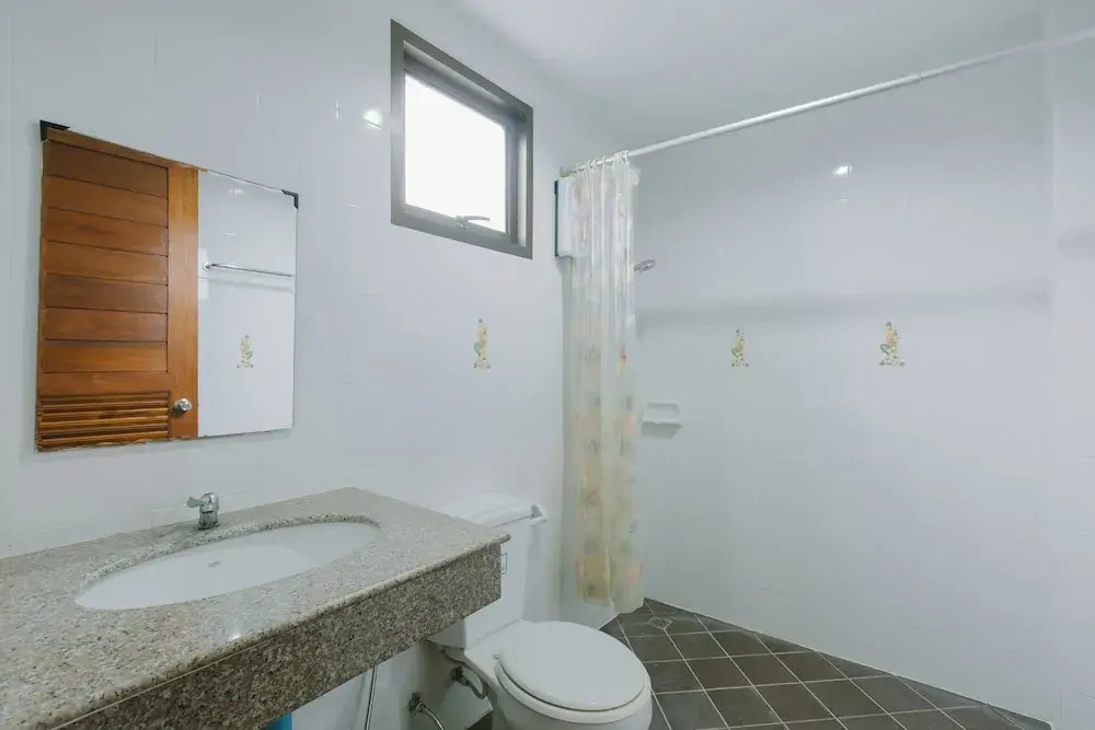 Двухместная студия с балконом двуспальная кровать в Kataonsea Bungalows