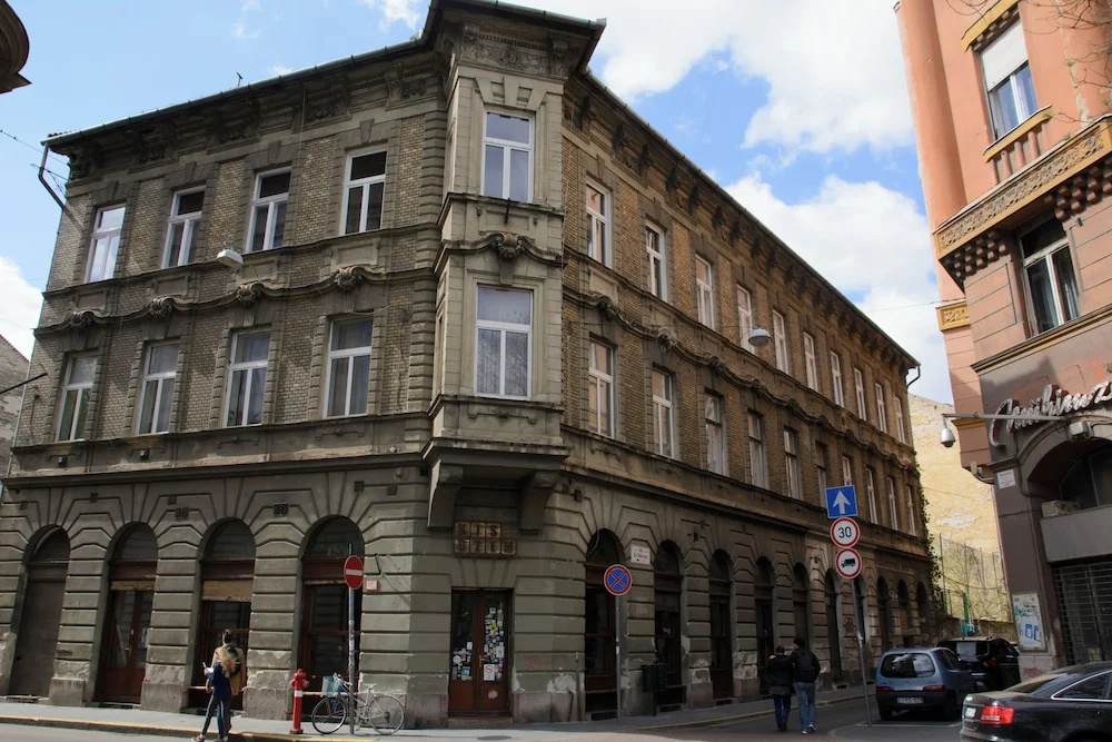 New - Walnuttree Double 12 Person Apartment Central in Budapest - Hungary