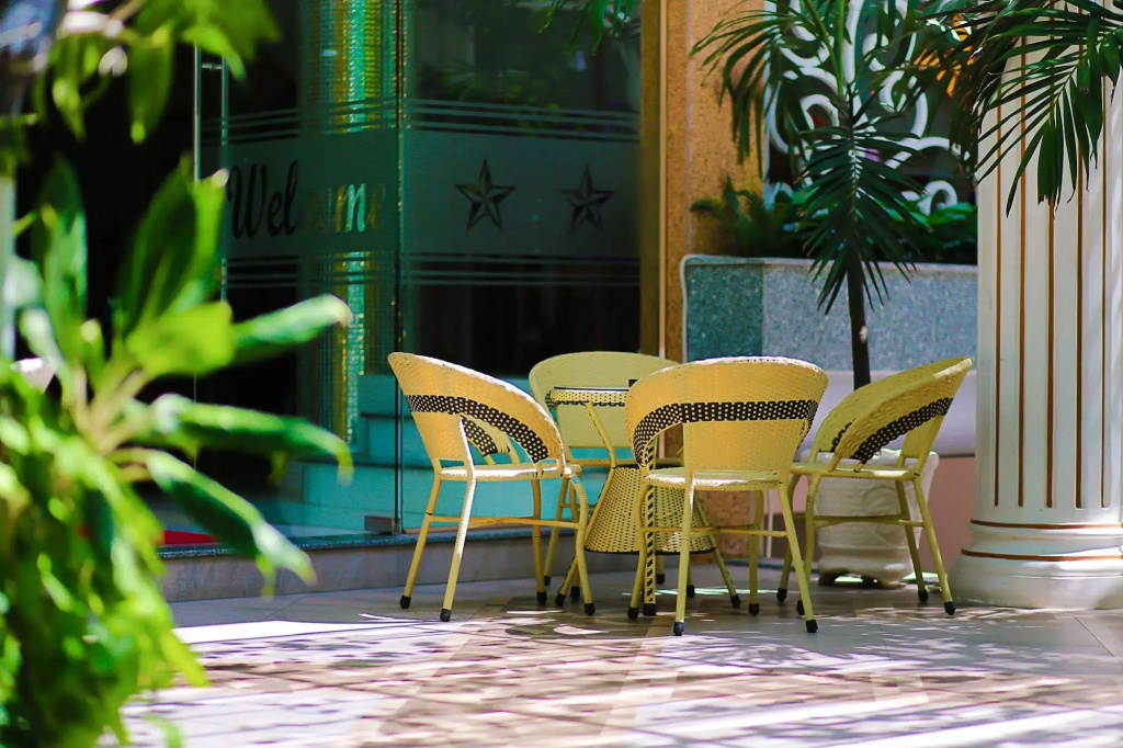 Golden Hotel - Général