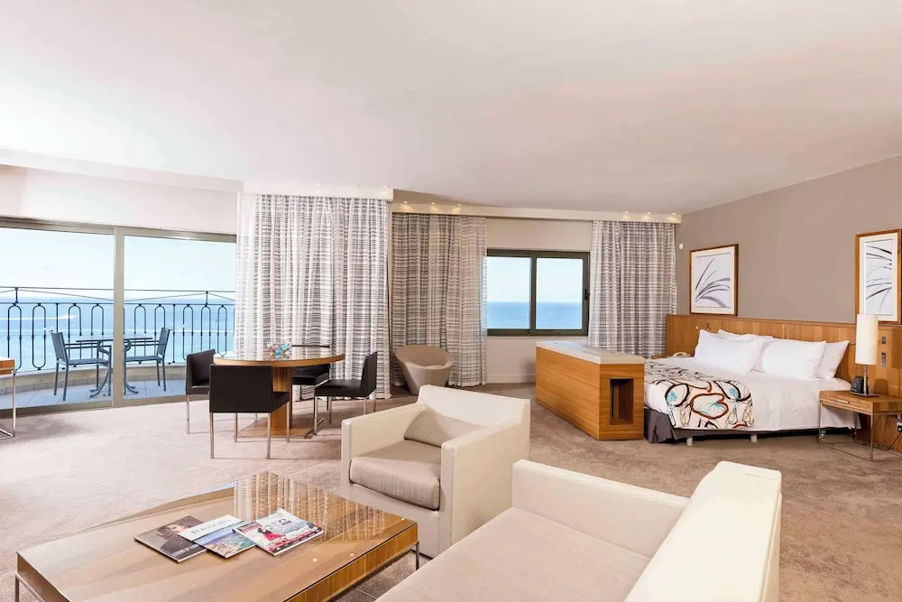 Ambassador Double Suite (full double bed)