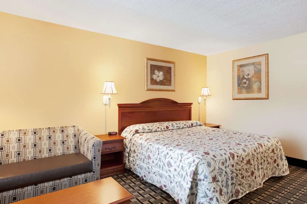 Double Suite (full double bed)