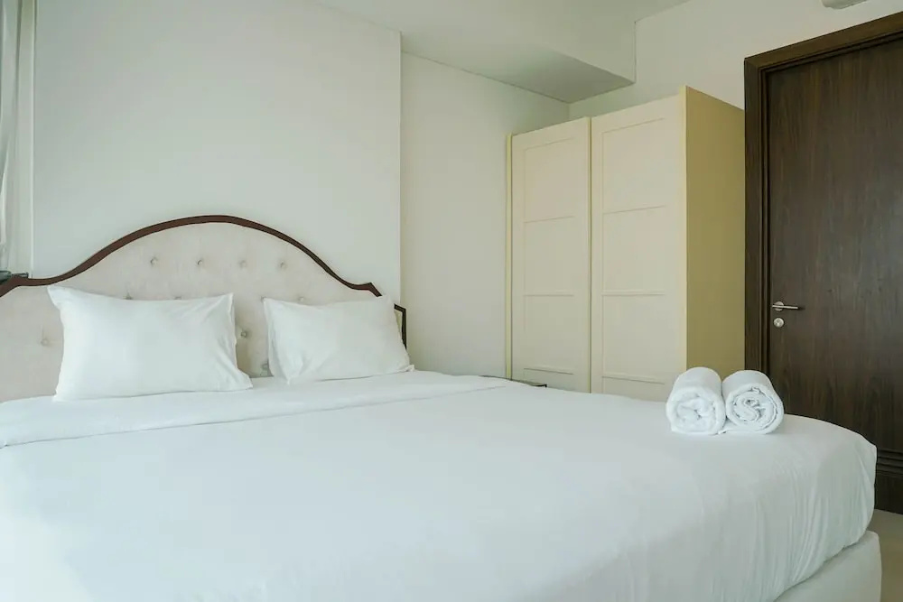 Homey with Private Lift 2BR Apartment at St. Moritz Puri near Mall