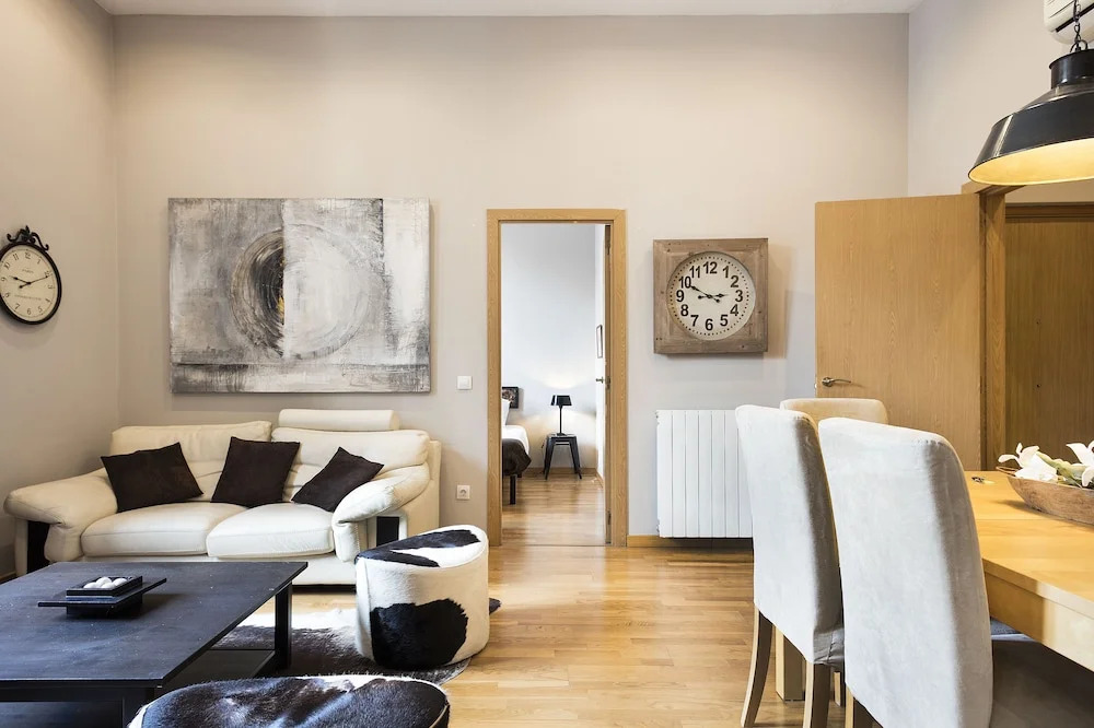 Midtown Luxury Apartments by null