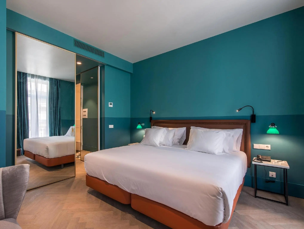 Double room (full double bed)