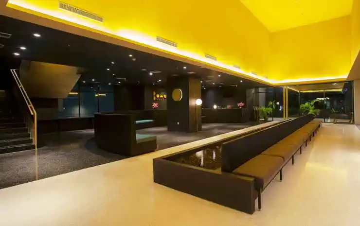Lobby & Reception