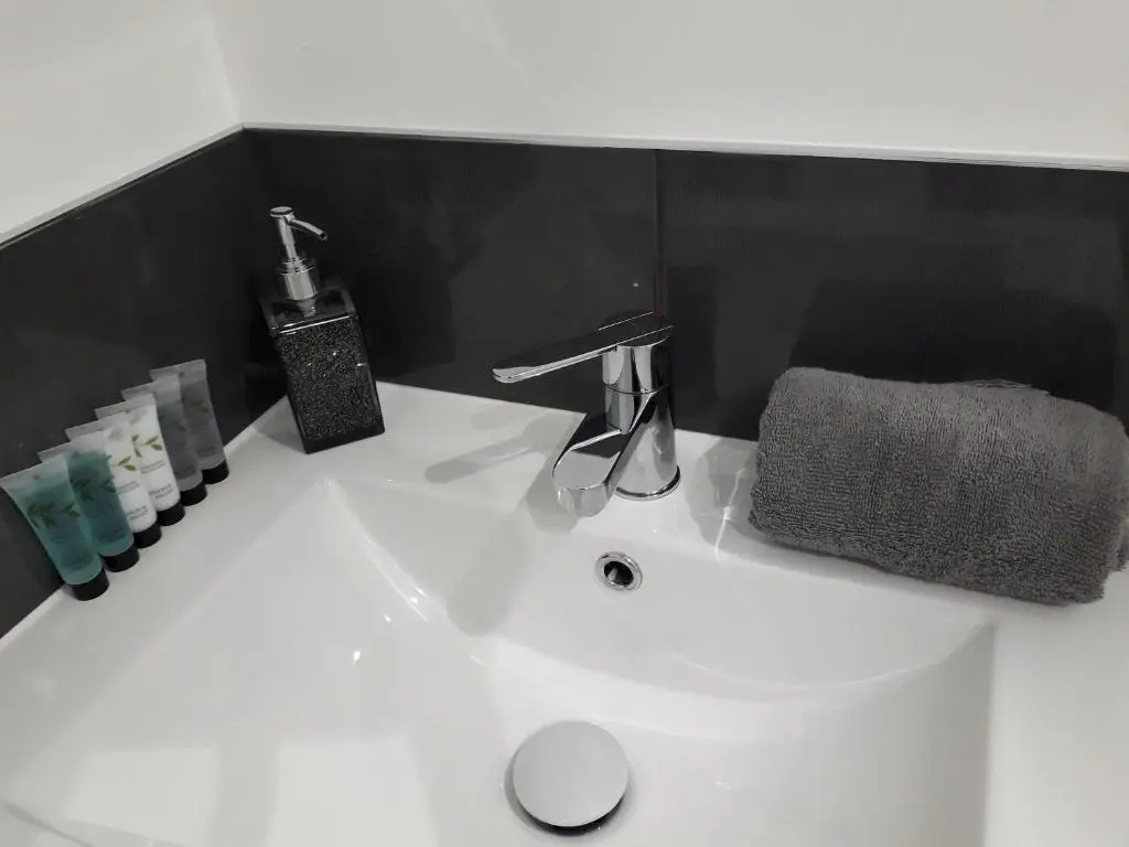 2 Bedrooms Cottage